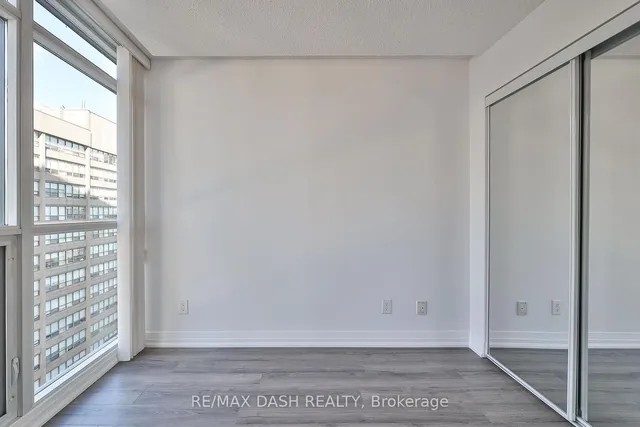 Additional image 27 of 25 Carlton St Unit 2010