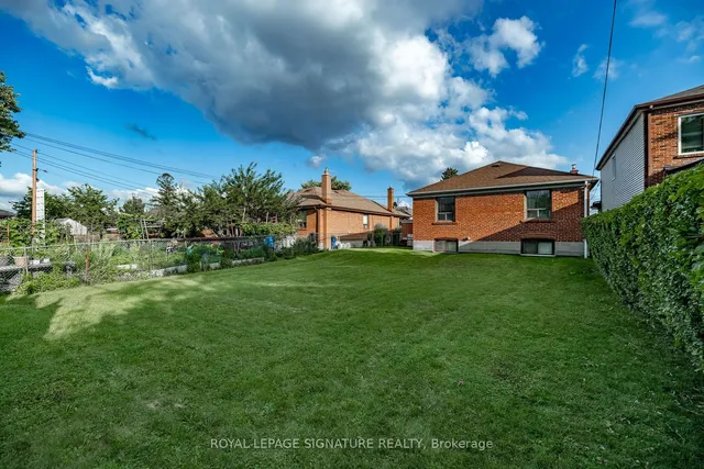 Additional image 33 of 136 Regina Ave