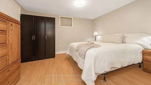 Additional image 30 of 60 Roehampton Cres