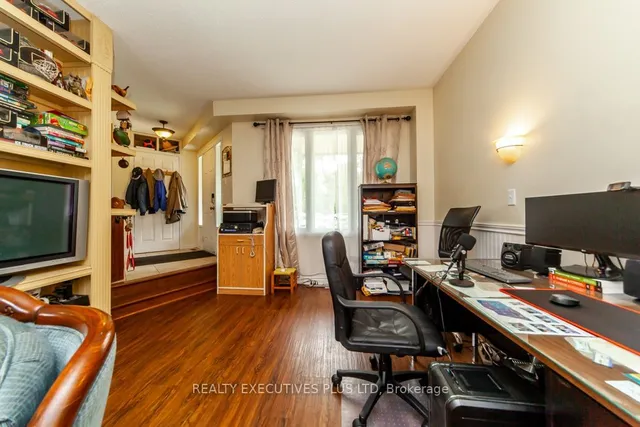Additional image 33 of 46 Lorraine Cres