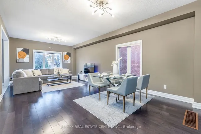 Additional image 32 of 63 Oblate Cres