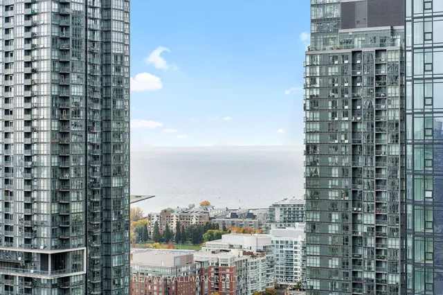 Additional image 34 of 81 Navy Wharf Crt Unit 3803