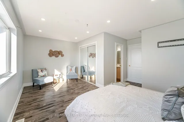 Additional image 20 of 120 Railroad St Unit 14