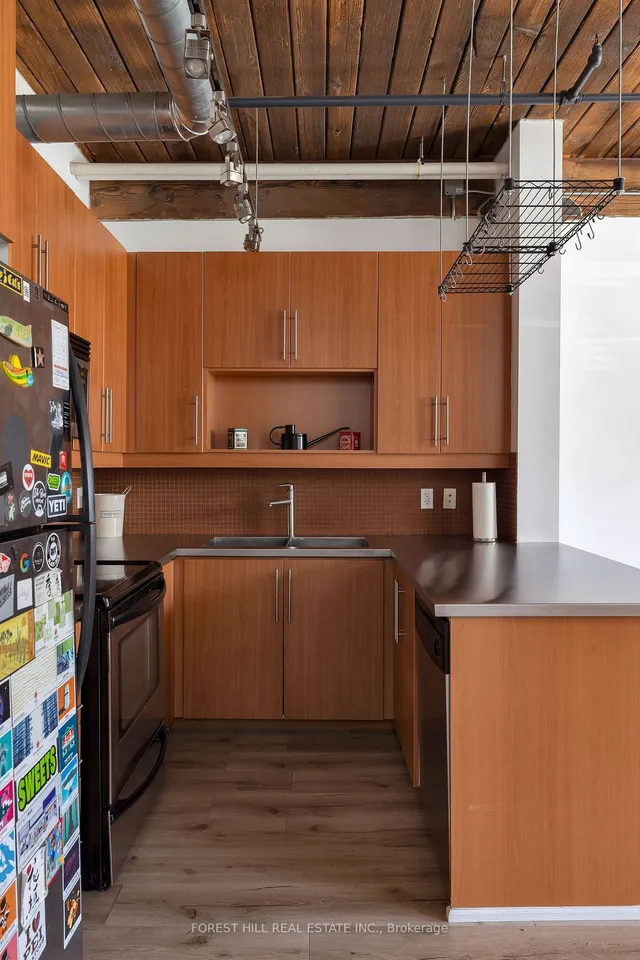 Additional image 9 of 2154 Dundas St Unit 105