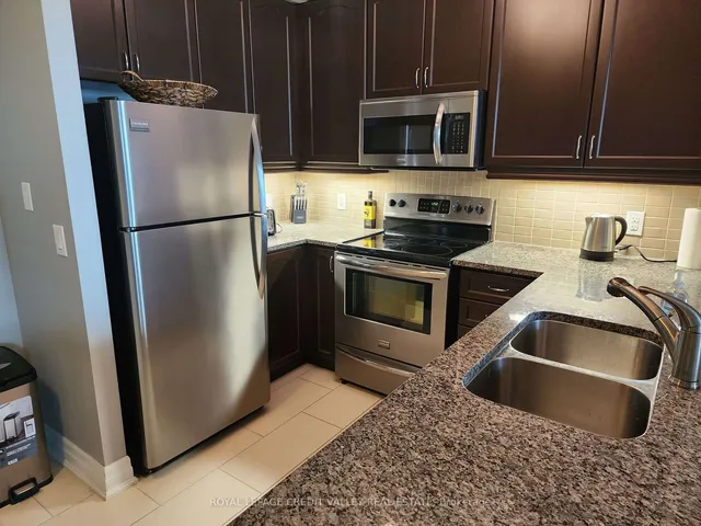 Additional image 7 of 100 John St Unit 1707