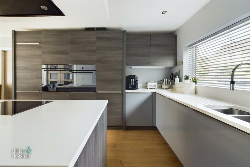 Additional image 8 of Uplands Drive, Fence