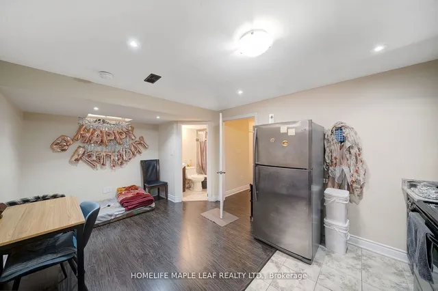 Additional image 27 of 56 POMELL Tr