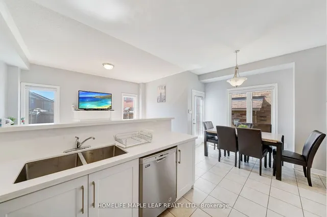 Additional image 10 of 56 POMELL Tr