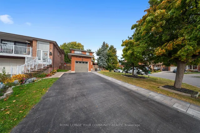 33 Deerpark Cres