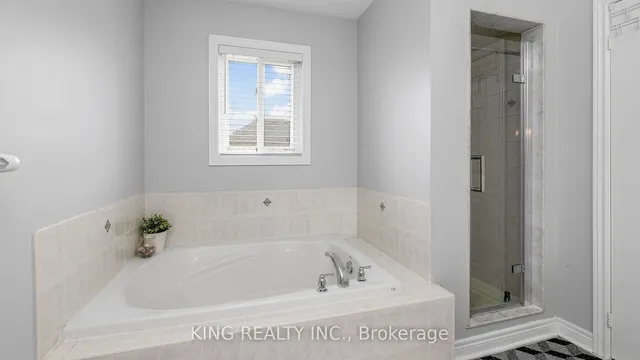 Additional image 24 of 81 Turquoise Cres