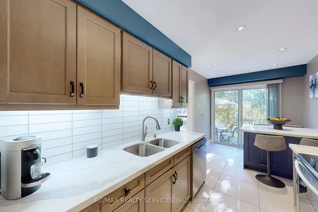 Additional image 11 of 38 Heathcliffe Sq