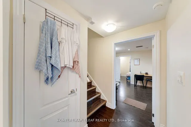 Additional image 25 of 56 POMELL Tr