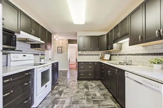 Additional image 15 of 384 Centre St