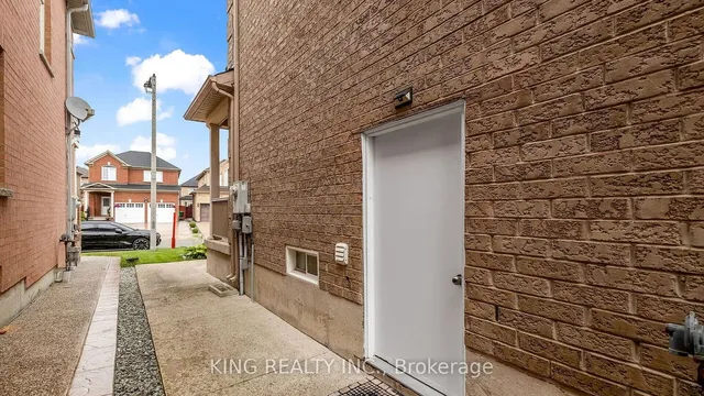 Additional image 32 of 81 Turquoise Cres