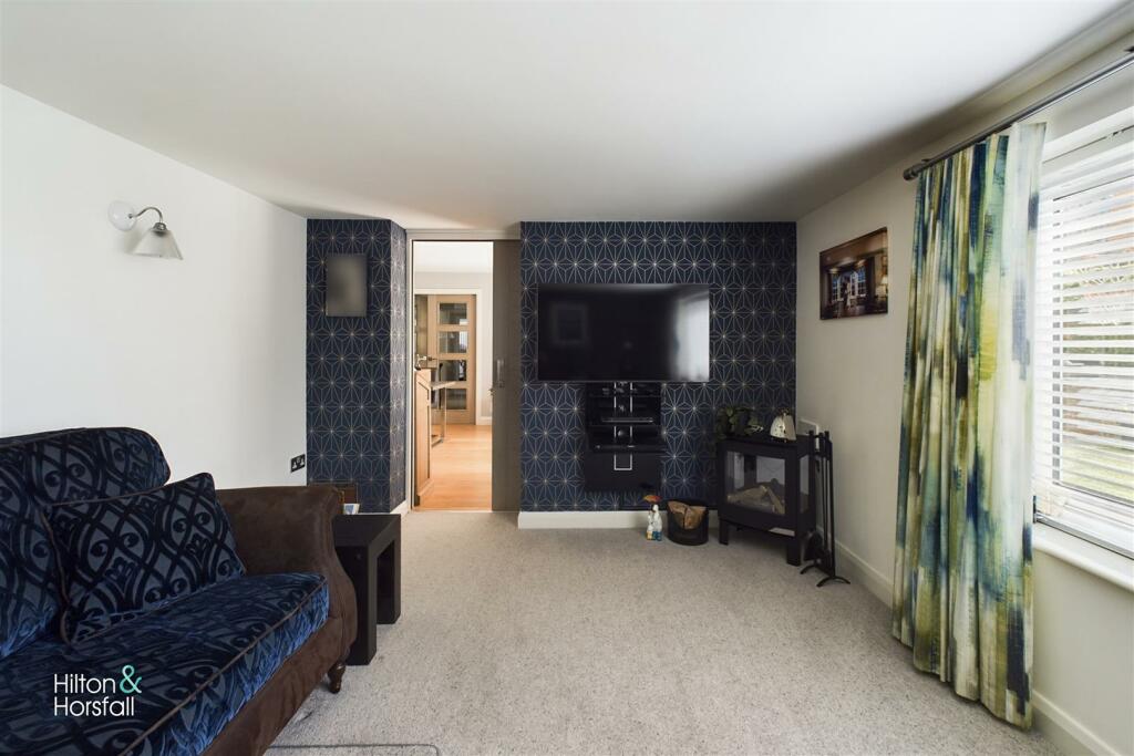 Additional image 28 of Uplands Drive, Fence