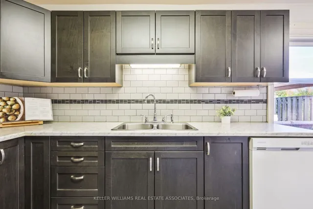 Additional image 16 of 384 Centre St