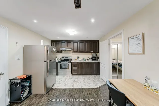 Additional image 26 of 56 POMELL Tr