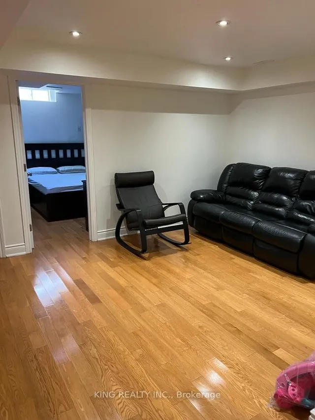 Additional image 35 of 81 Turquoise Cres