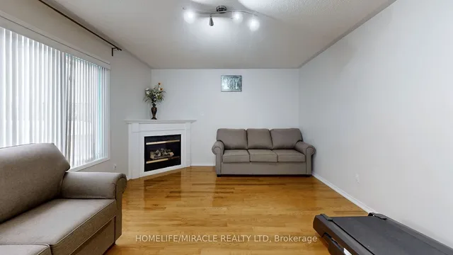 Additional image 9 of 11 BADGER Ave