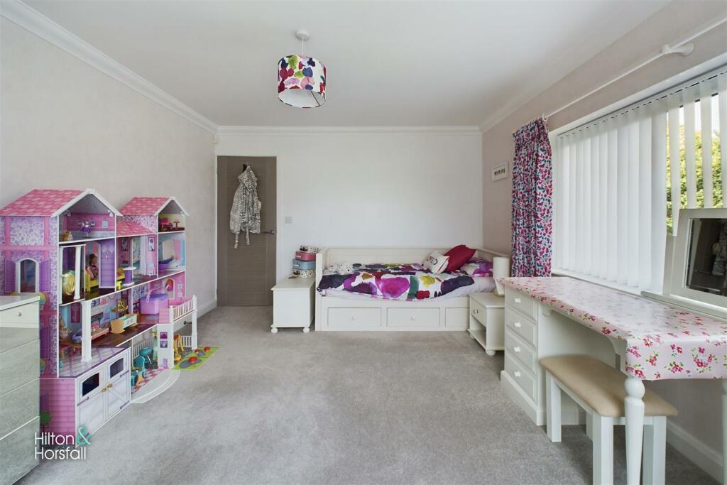 Additional image 17 of Uplands Drive, Fence