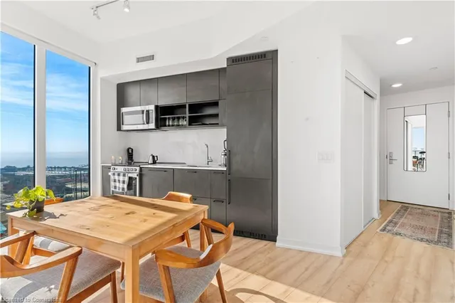 Additional image 5 of 135 East Liberty St Unit 2411