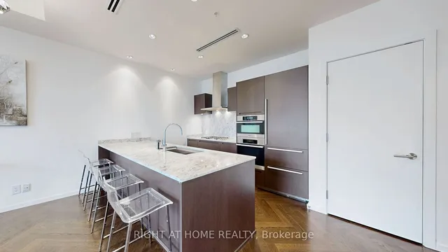 Additional image 8 of 180 University Ave Unit 5607