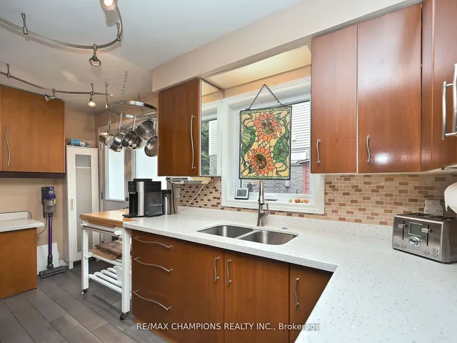 Additional image 8 of 7214 Ridgeland Cres