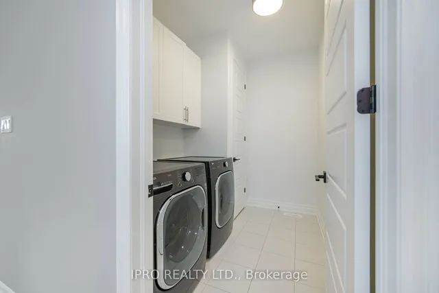 Additional image 34 of 1507 Lakeport Cres