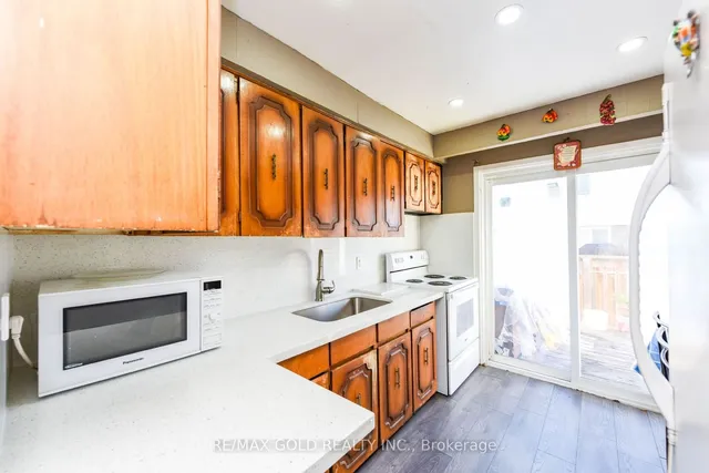 Additional image 14 of 7500 Goreway Dr Unit 35