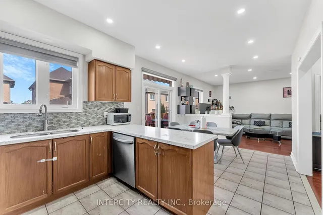 Additional image 17 of 7 Pika Tr