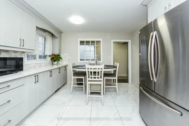 Additional image 8 of 3646 Corliss Cres