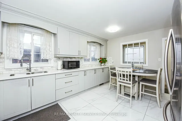 Additional image 7 of 3646 Corliss Cres