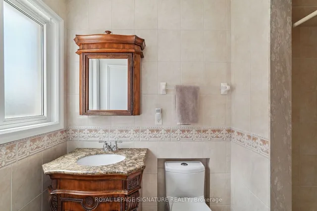 Additional image 21 of 38 Larchmere Ave