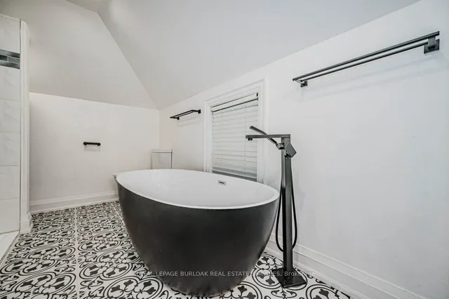 Additional image 31 of 574 Clark Ave