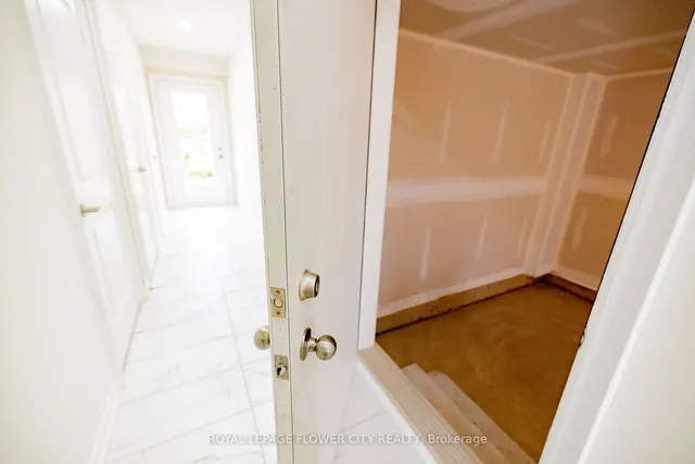 Additional image 12 of 38 Queenpost Dr