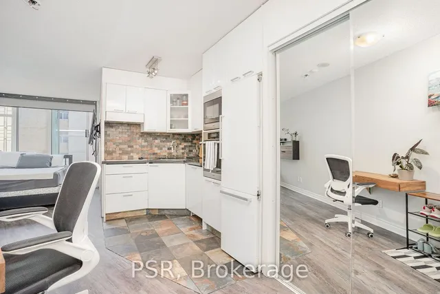 Additional image 4 of 650 Queens Quay Unit 921