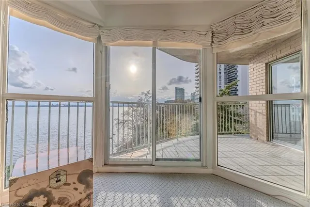 Additional image 20 of 2190 Lakeshore Rd Unit 301