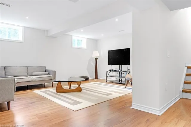 Additional image 31 of 1247 Cumnock Cres