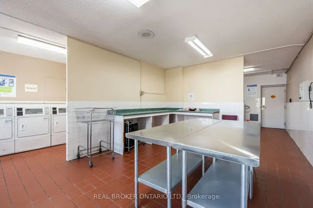 Additional image 39 of 975 Warwick Crt Unit 201