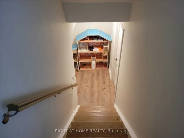 Additional image 18 of 1080 Glenashton Dr