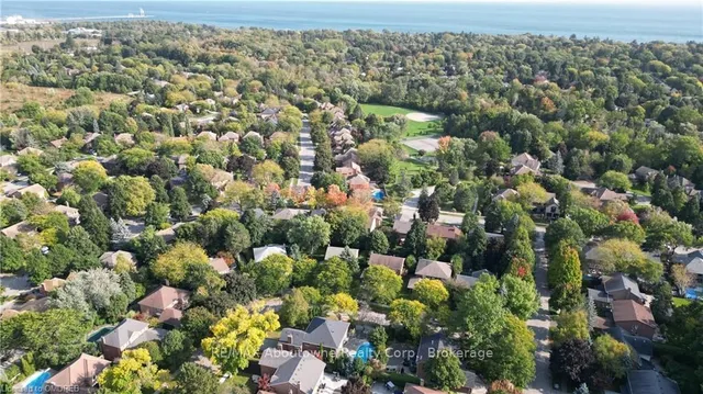 Additional image 36 of 398 BARCLAY Cres