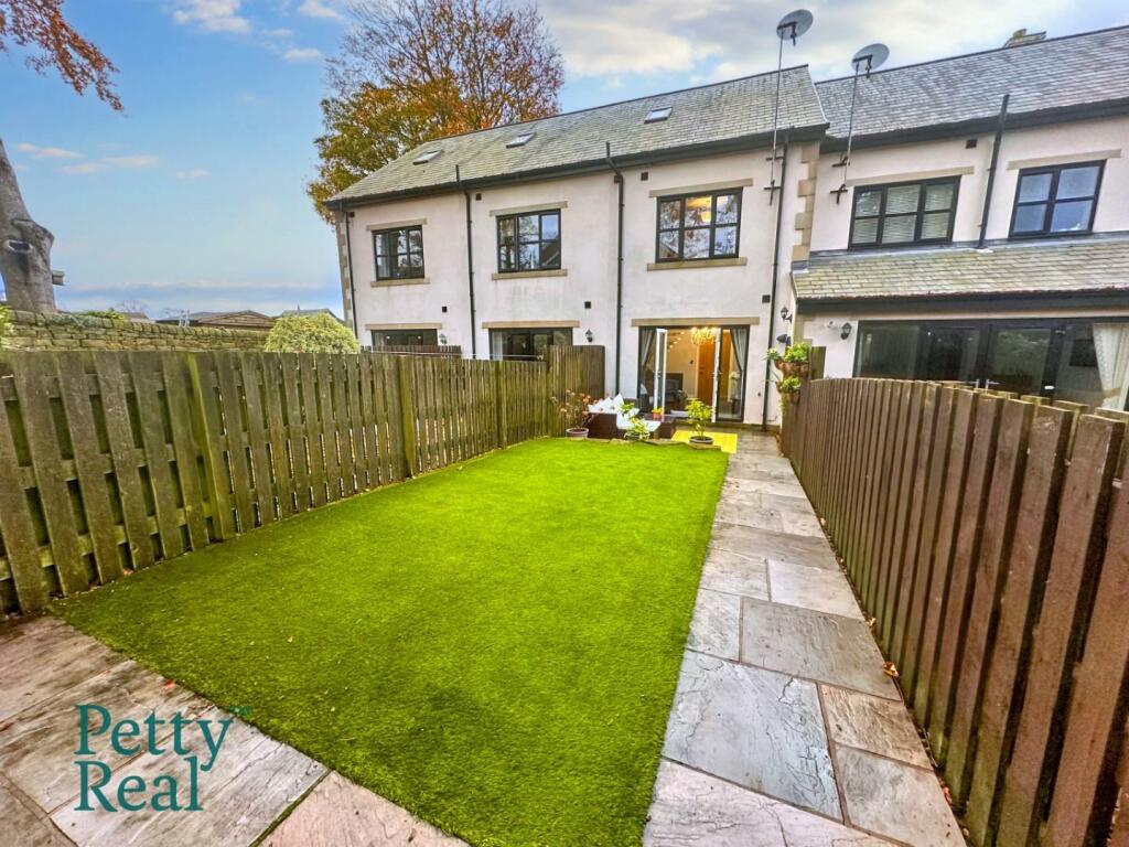 Additional image 13 of Field Top Court, Fence