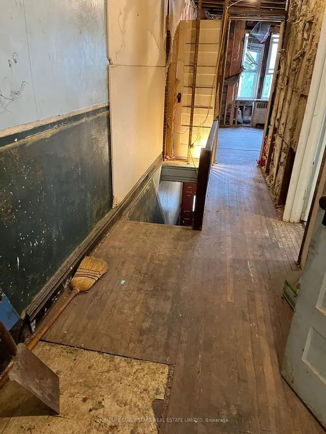 Additional image 6 of 2553 Dundas St