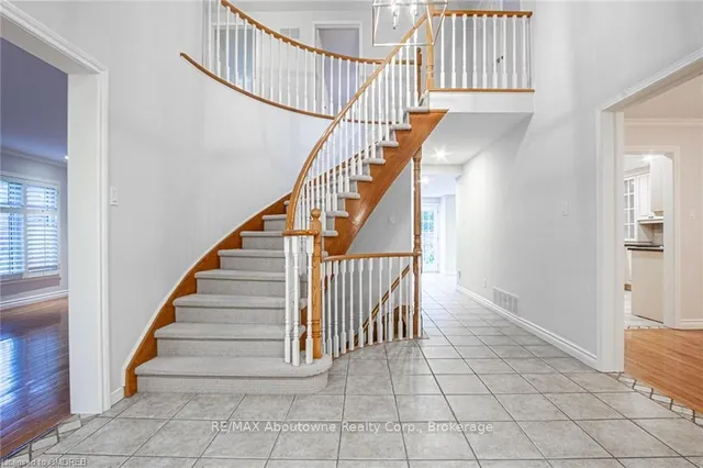 Additional image 10 of 398 BARCLAY Cres