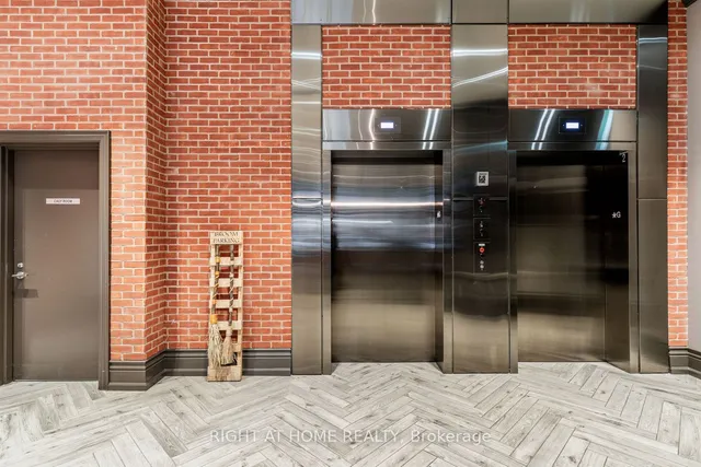 Additional image 36 of 608 Richmond St Unit LPH02