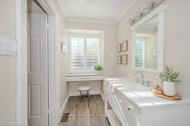 Additional image 20 of 2145 ELMHURST Ave