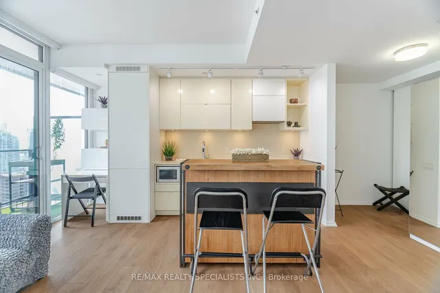 Additional image 10 of 125 Peter St Unit 3012