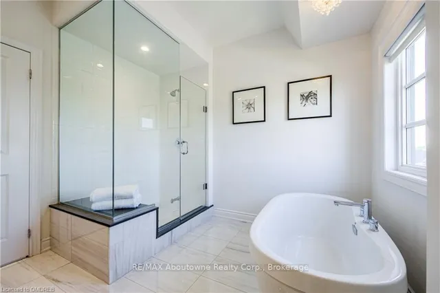 Additional image 30 of 2189 LILLYKIN St