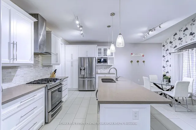 Additional image 17 of 17 Junetown Circ