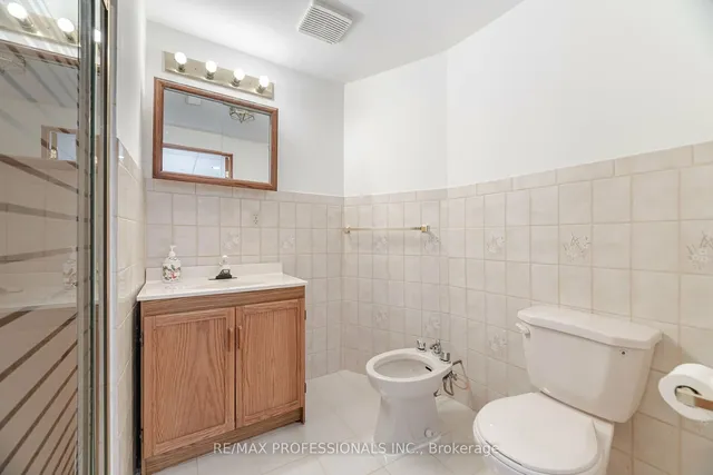 Additional image 30 of 141 Kingsbridge Garden Circ